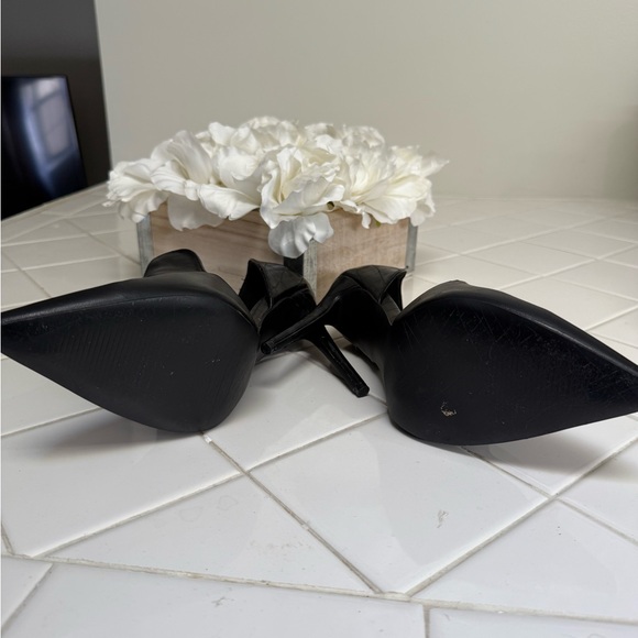 Steve Madden Darla Black Leather D'Orsay Pointed Toe Pumps Size 7.5 - Picture 7 of 9